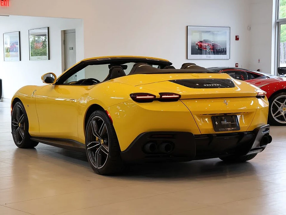 2025 Ferrari Roma Spider - Image 2 of 31