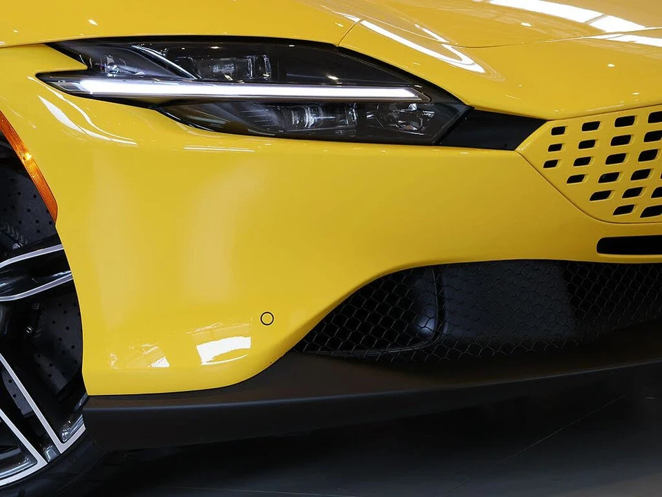 2025 Ferrari Roma Spider - Image 14 of 31