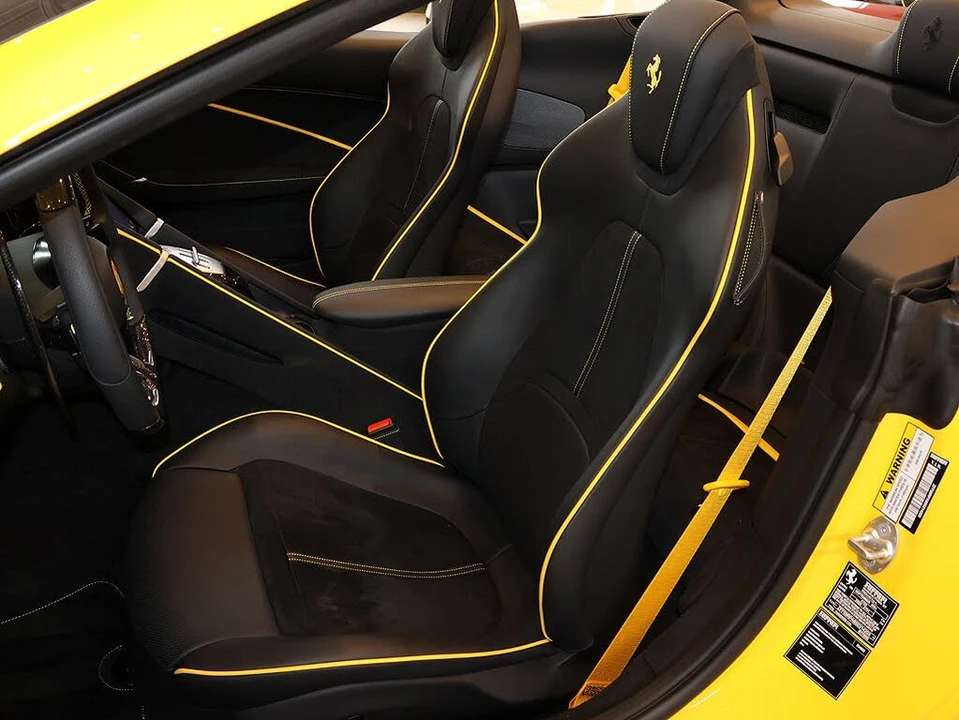 2025 Ferrari Roma Spider - Image 5 of 31