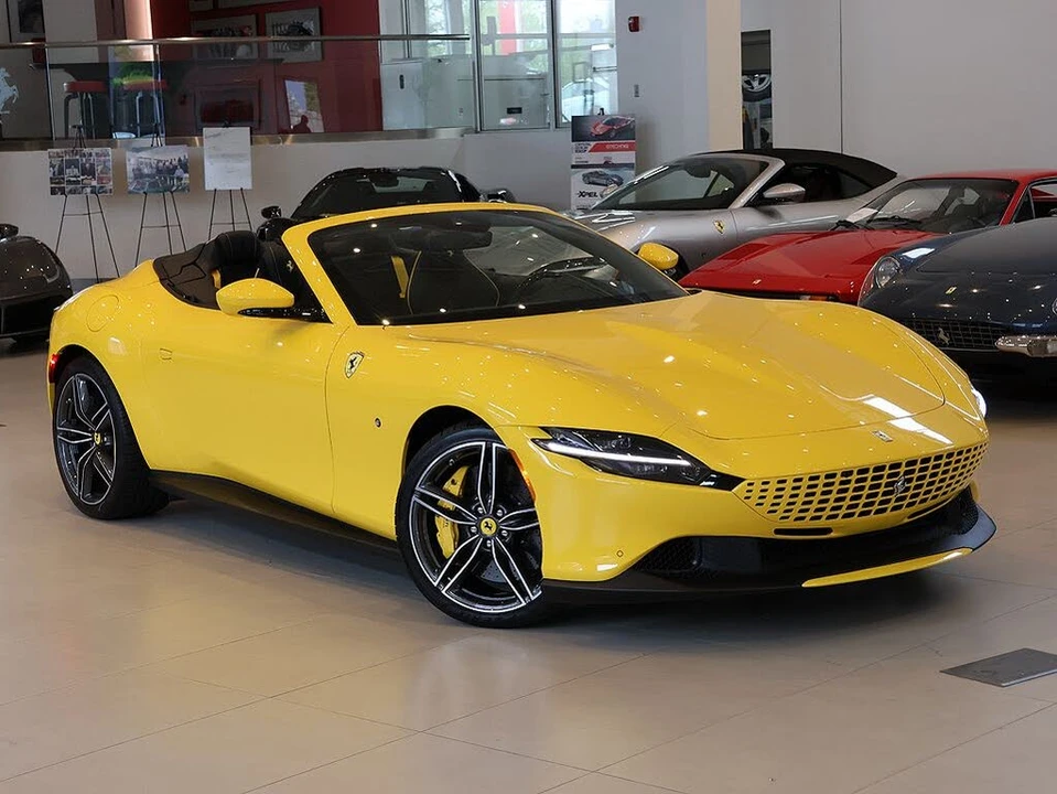 2025 Ferrari Roma Spider - Image 7 of 31