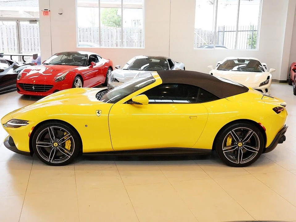 2025 Ferrari Roma Spider - Image 3 of 31