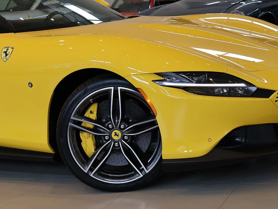 2025 Ferrari Roma Spider - Image 8 of 31