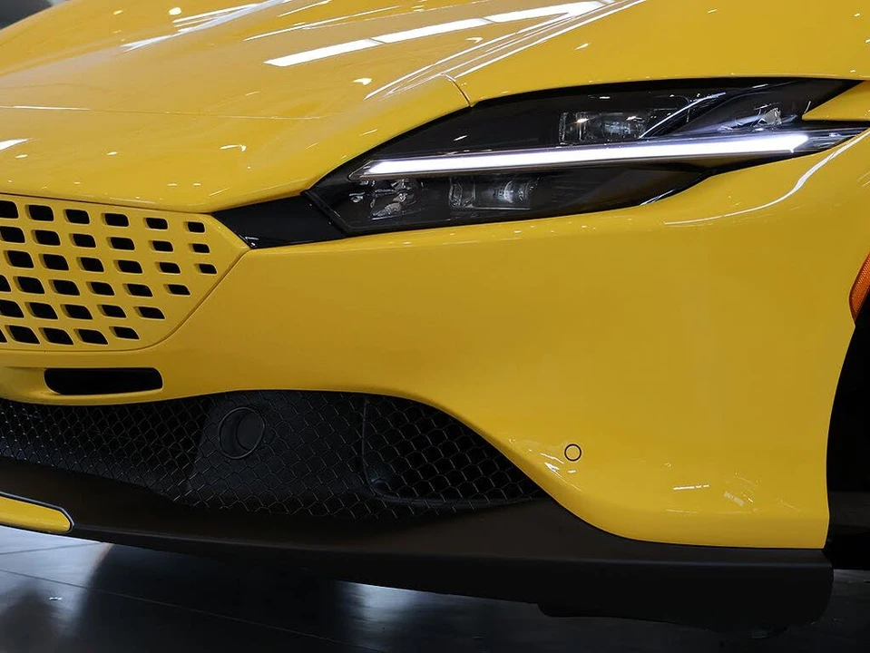 2025 Ferrari Roma Spider - Image 20 of 31