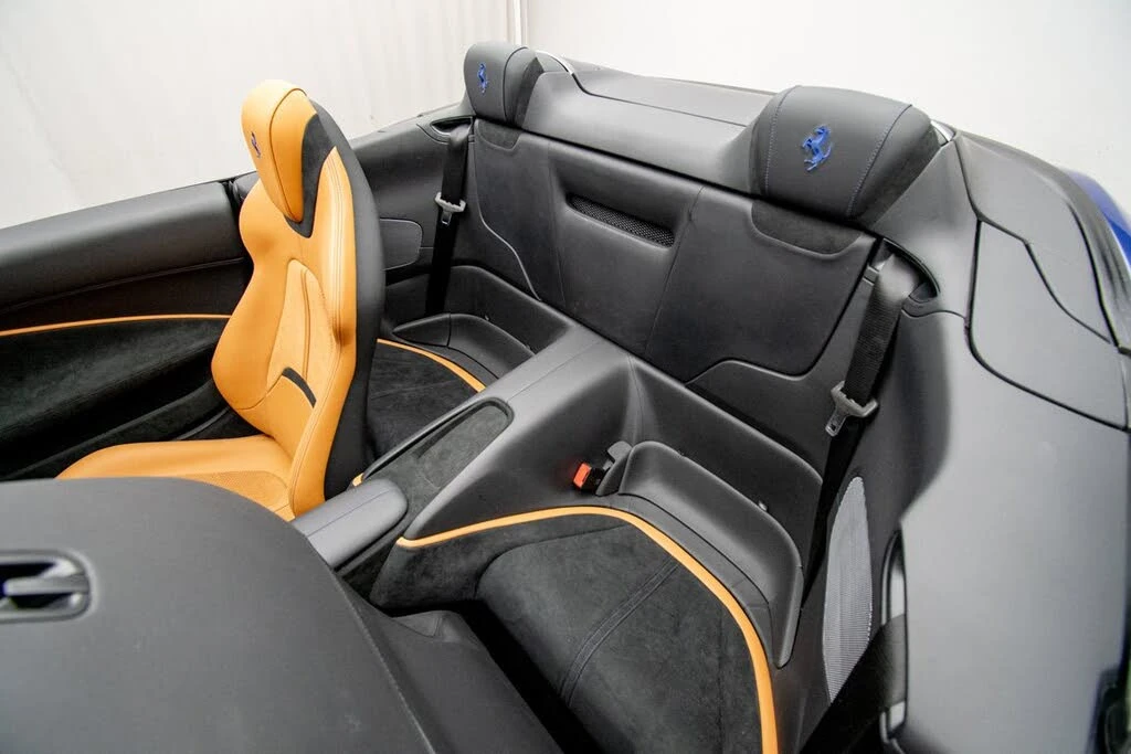 2025 Ferrari Roma Spider - Image 24 of 31
