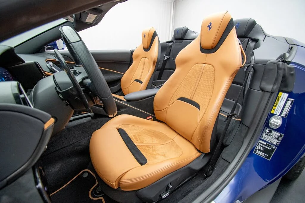 2025 Ferrari Roma Spider - Image 21 of 31