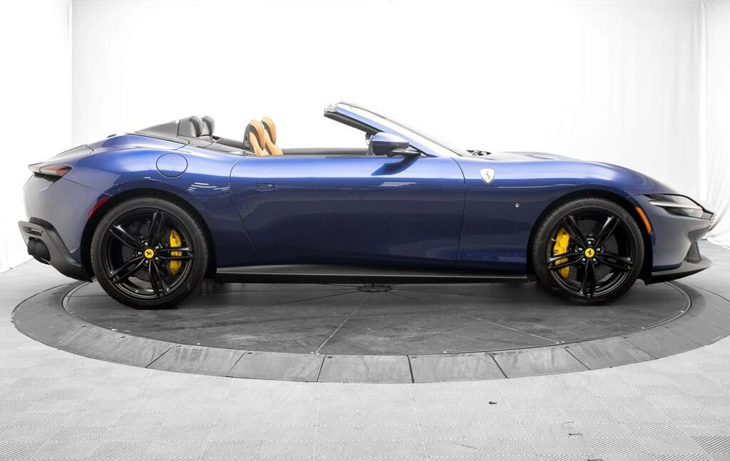 2025 Ferrari Roma Spider - Image 2 of 31