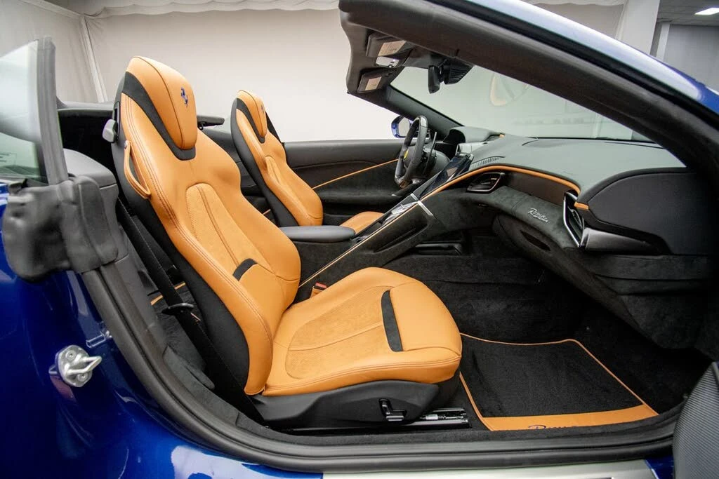 2025 Ferrari Roma Spider - Image 22 of 31