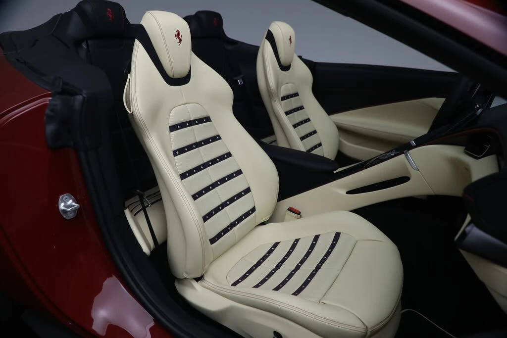 2025 Ferrari Roma Spider - Image 18 of 31