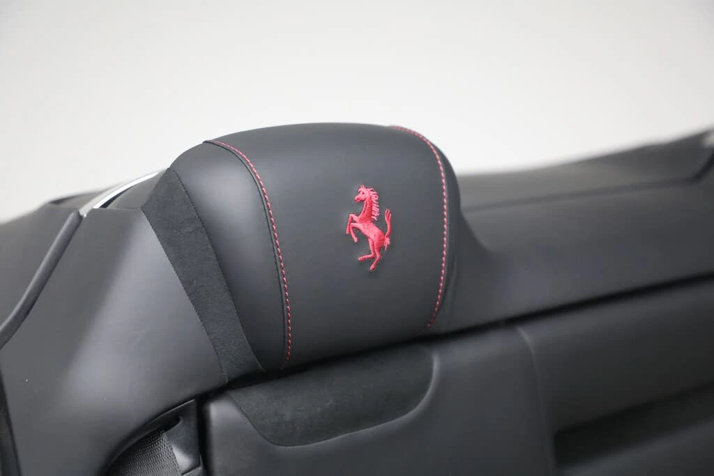 2025 Ferrari Roma Spider - Image 24 of 31