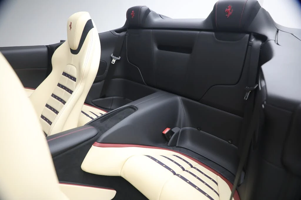 2025 Ferrari Roma Spider - Image 16 of 31