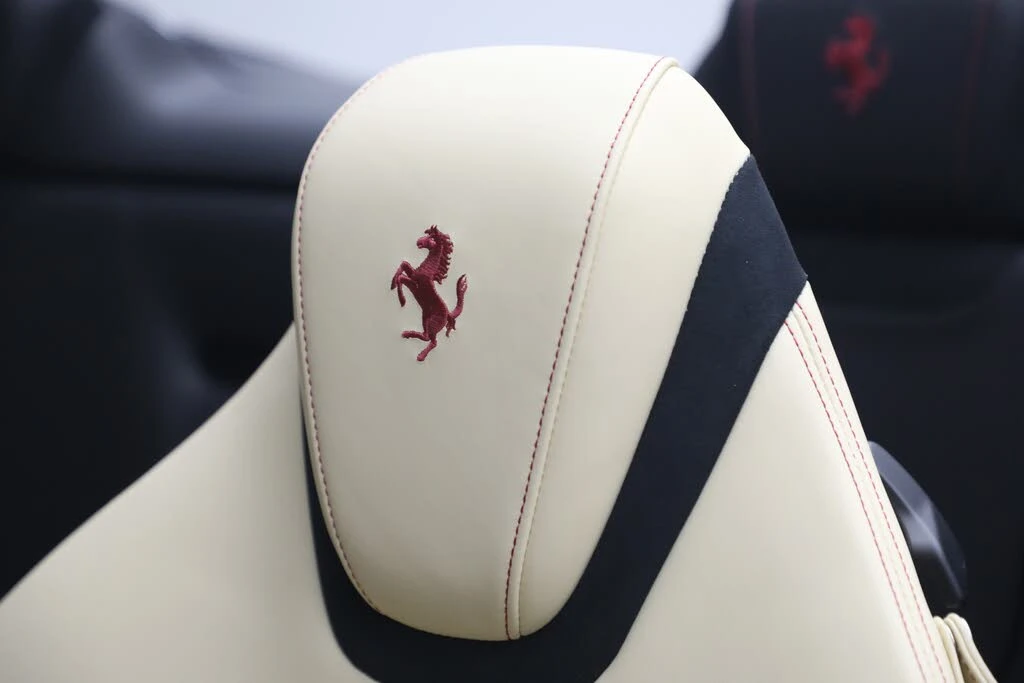 2025 Ferrari Roma Spider - Image 22 of 31
