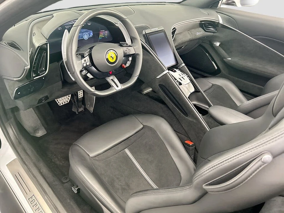 2025 Ferrari Roma Spider - Image 9 of 31