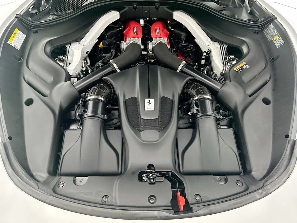 2025 Ferrari Roma Spider - Image 25 of 31
