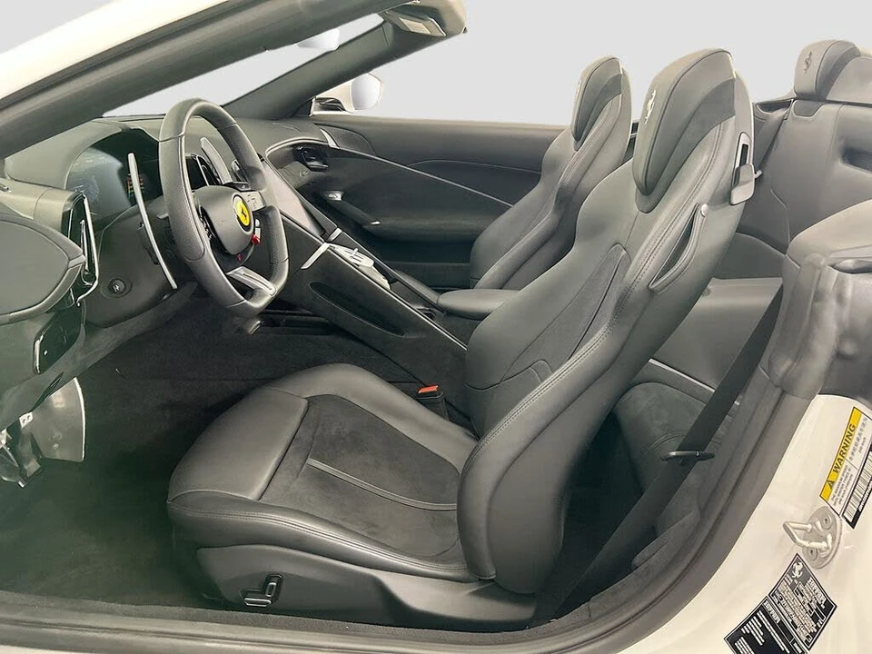 2025 Ferrari Roma Spider - Image 17 of 31