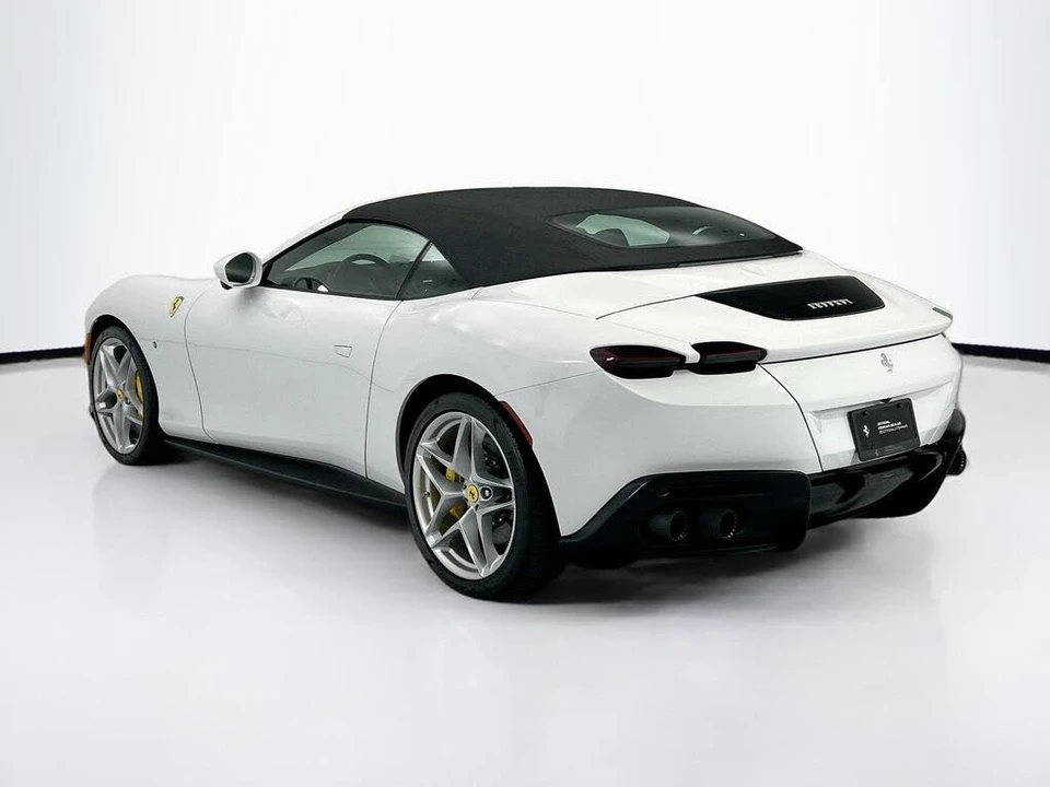 2025 Ferrari Roma Spider - Image 7 of 31