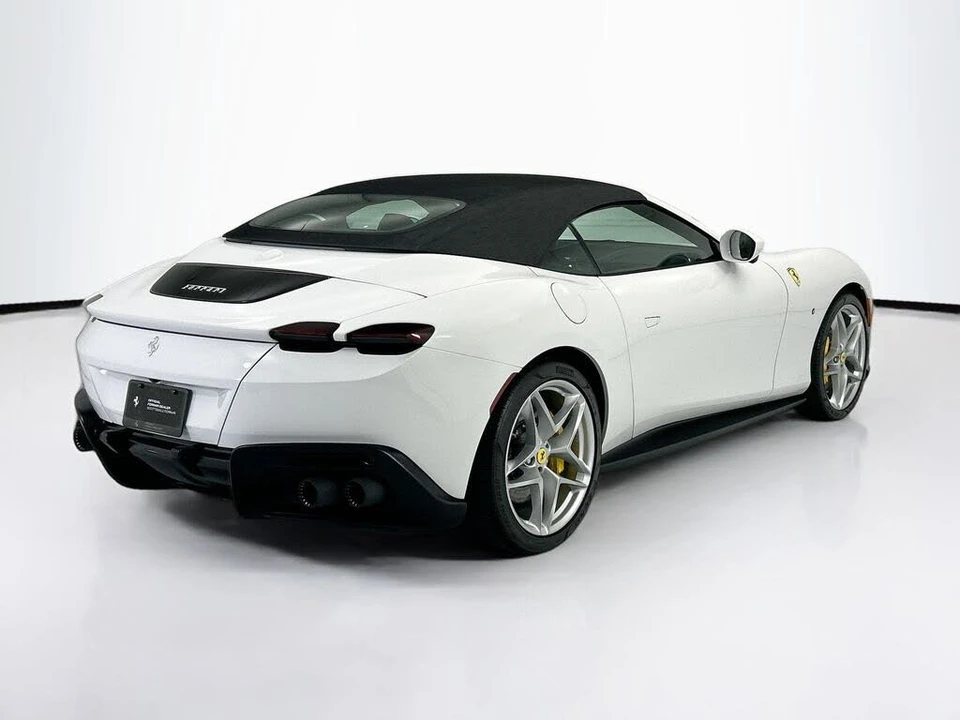 2025 Ferrari Roma Spider - Image 5 of 31