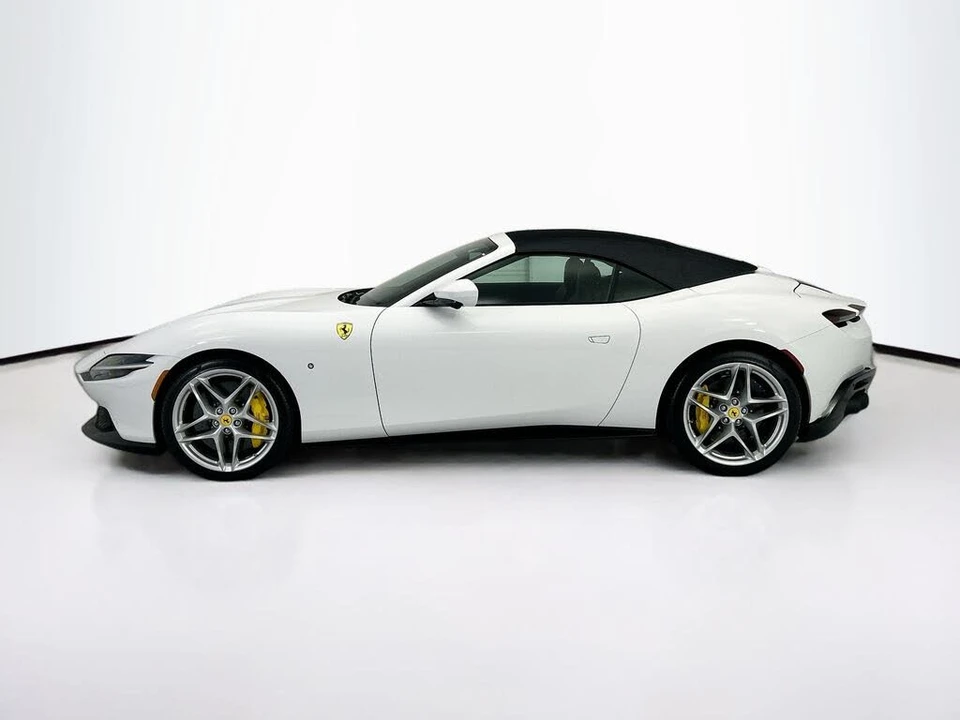 2025 Ferrari Roma Spider - Image 8 of 31