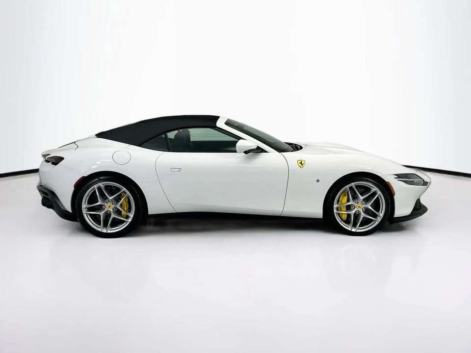 2025 Ferrari Roma Spider - Image 4 of 31