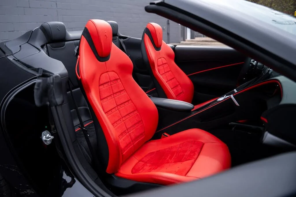 2025 Ferrari Roma Spider - Image 22 of 28