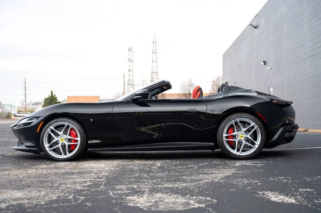 2025 Ferrari Roma Spider - Image 5 of 28