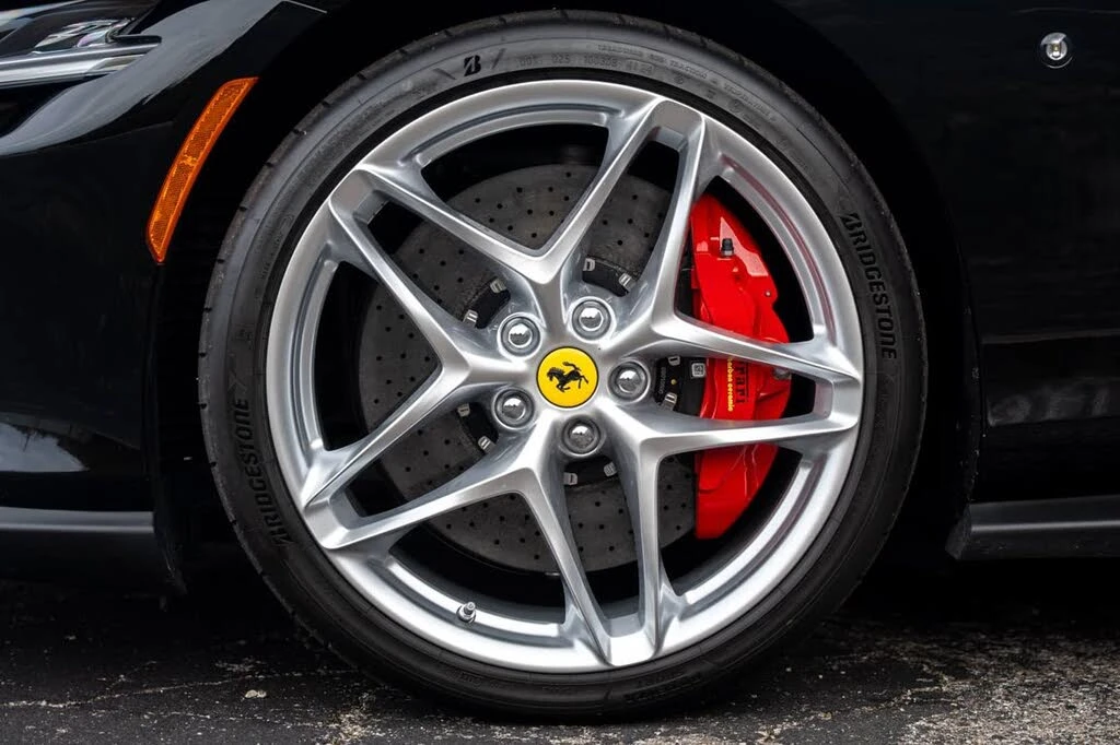 2025 Ferrari Roma Spider - Image 19 of 28