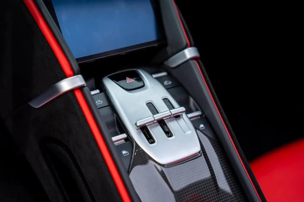 2025 Ferrari Roma Spider - Image 26 of 28
