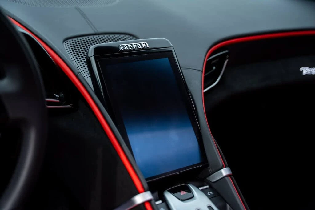 2025 Ferrari Roma Spider - Image 25 of 28