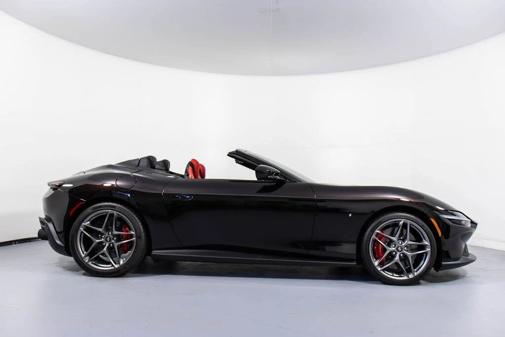 2025 Ferrari Roma Spider - Image 3 of 31