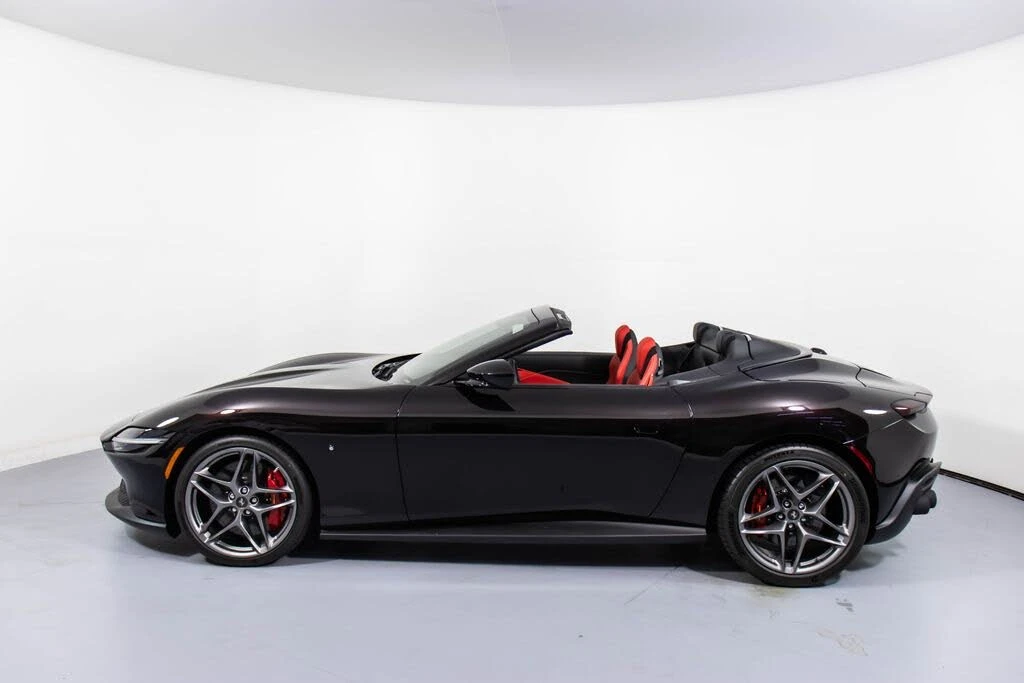 2025 Ferrari Roma Spider - Image 28 of 31