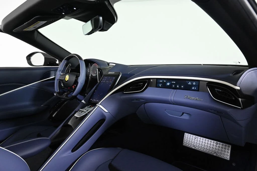 2025 Ferrari Roma Spider - Image 18 of 31