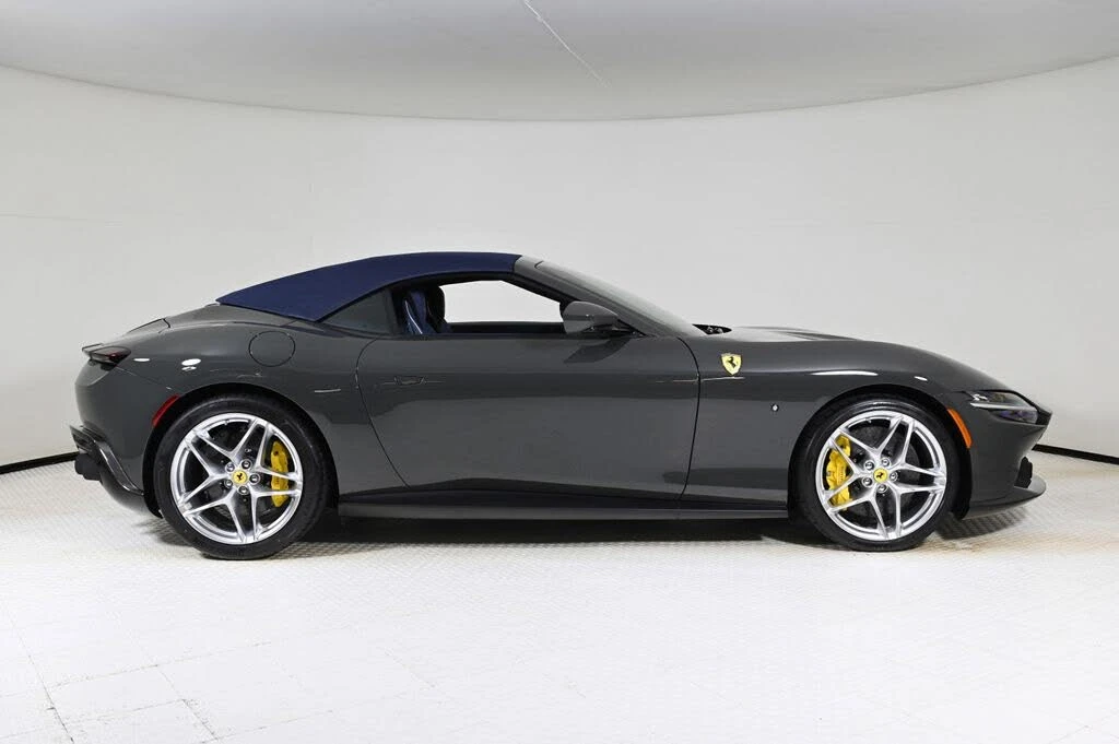 2025 Ferrari Roma Spider - Image 10 of 31
