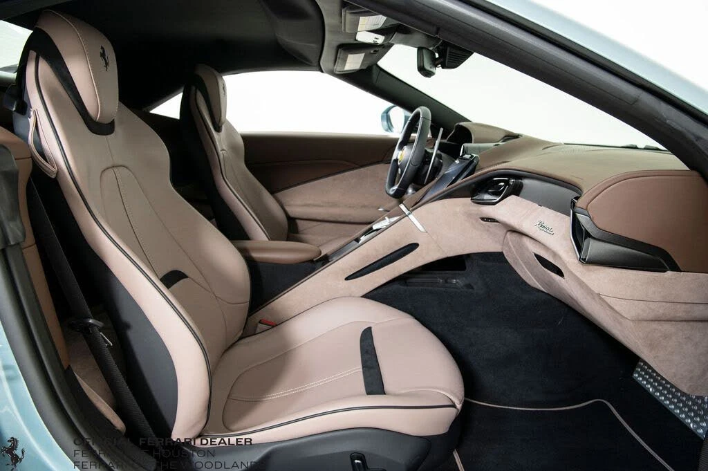 2025 Ferrari Roma Spider - Image 14 of 31