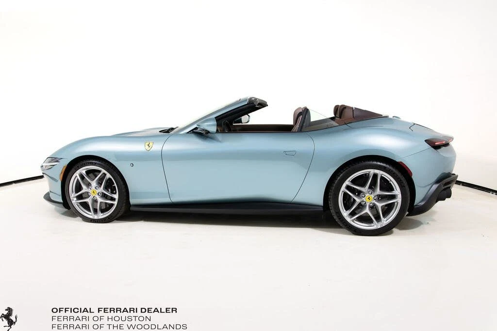 2025 Ferrari Roma Spider - Image 9 of 31