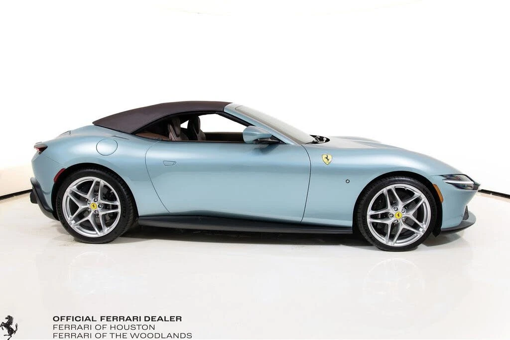 2025 Ferrari Roma Spider - Image 20 of 31