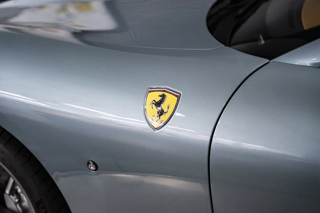 2025 Ferrari Roma Spider - Image 18 of 31