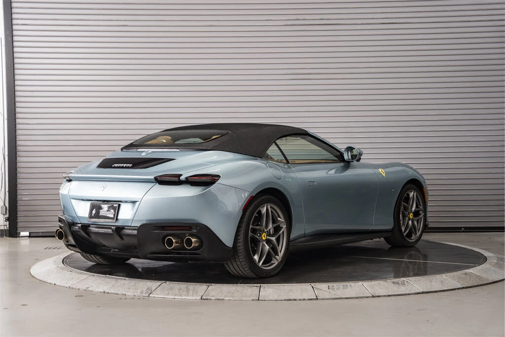 2025 Ferrari Roma Spider - Image 11 of 31