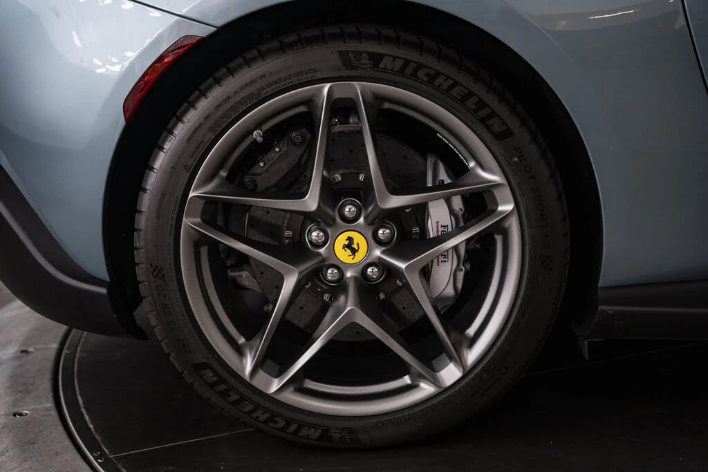 2025 Ferrari Roma Spider - Image 15 of 31