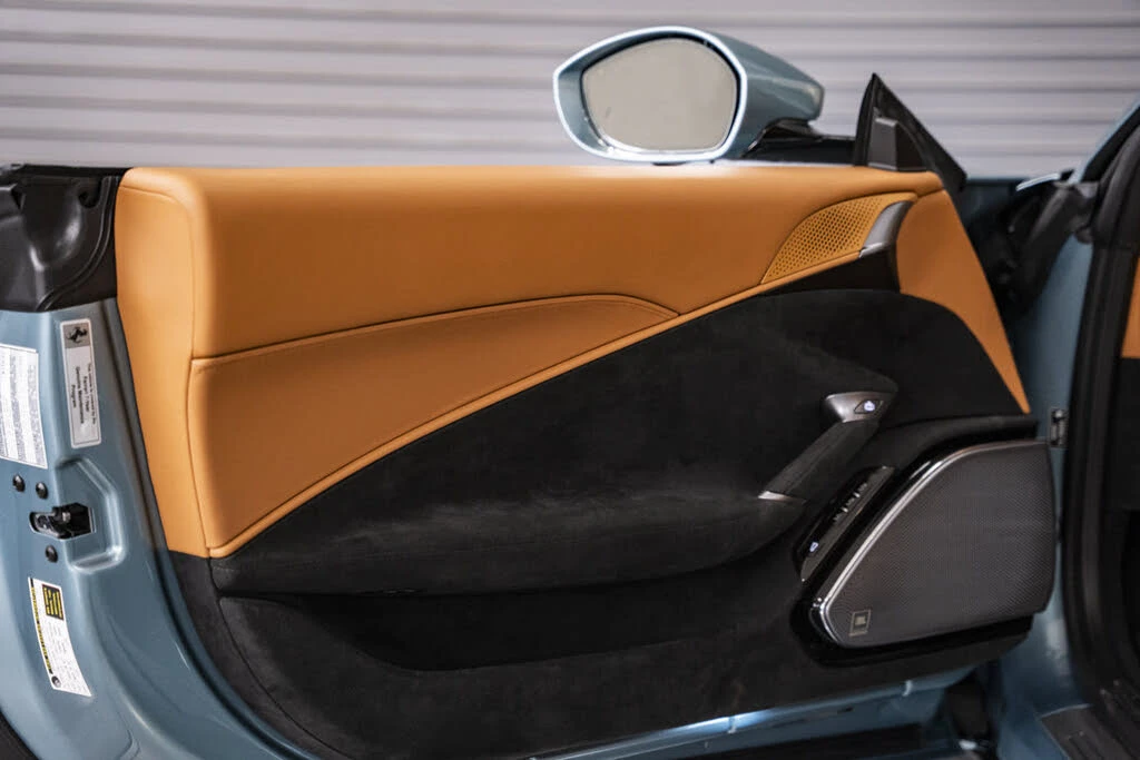 2025 Ferrari Roma Spider - Image 23 of 31