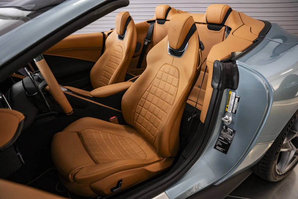 2025 Ferrari Roma Spider - Image 28 of 31