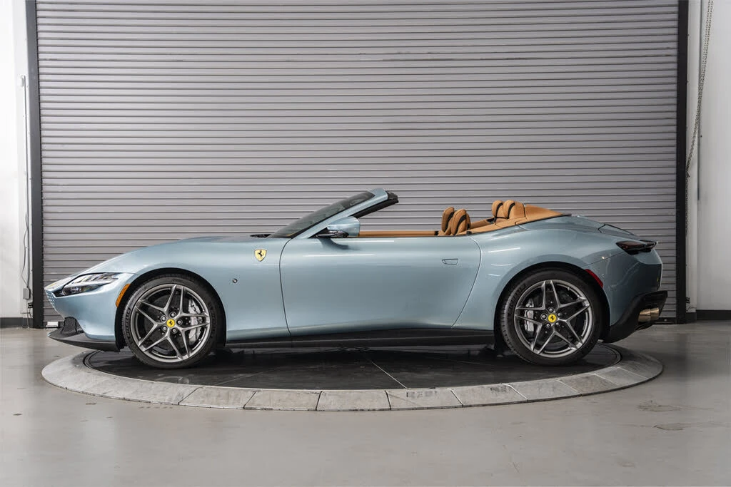 2025 Ferrari Roma Spider - Image 2 of 31