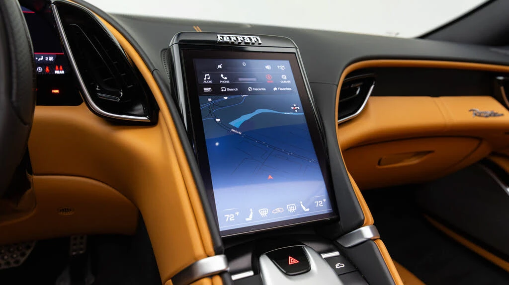 2025 Ferrari Roma Spider - Image 27 of 31