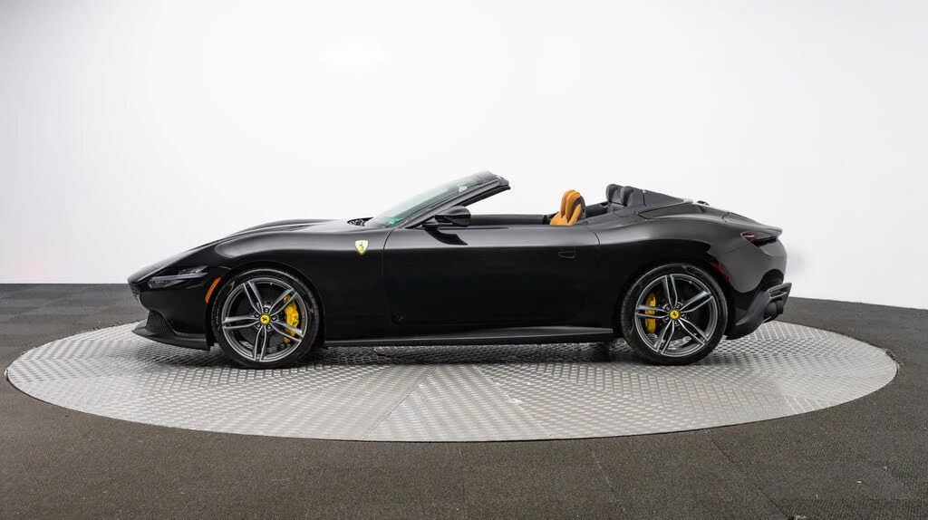 2025 Ferrari Roma Spider - Image 2 of 31