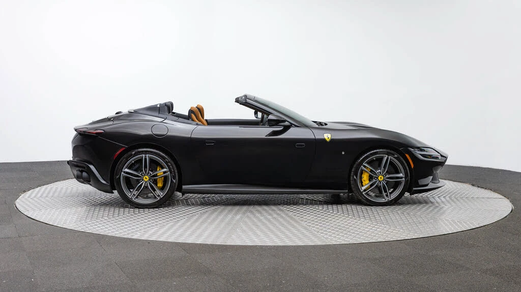 2025 Ferrari Roma Spider - Image 9 of 31