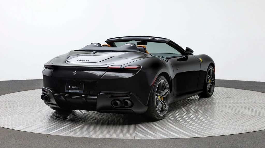 2025 Ferrari Roma Spider - Image 7 of 31