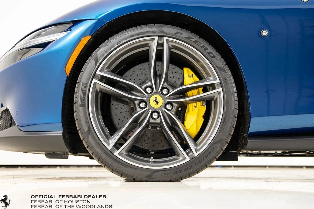 2025 Ferrari Roma Spider - Image 18 of 31