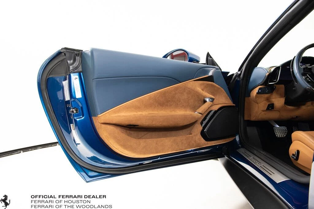 2025 Ferrari Roma Spider - Image 22 of 31