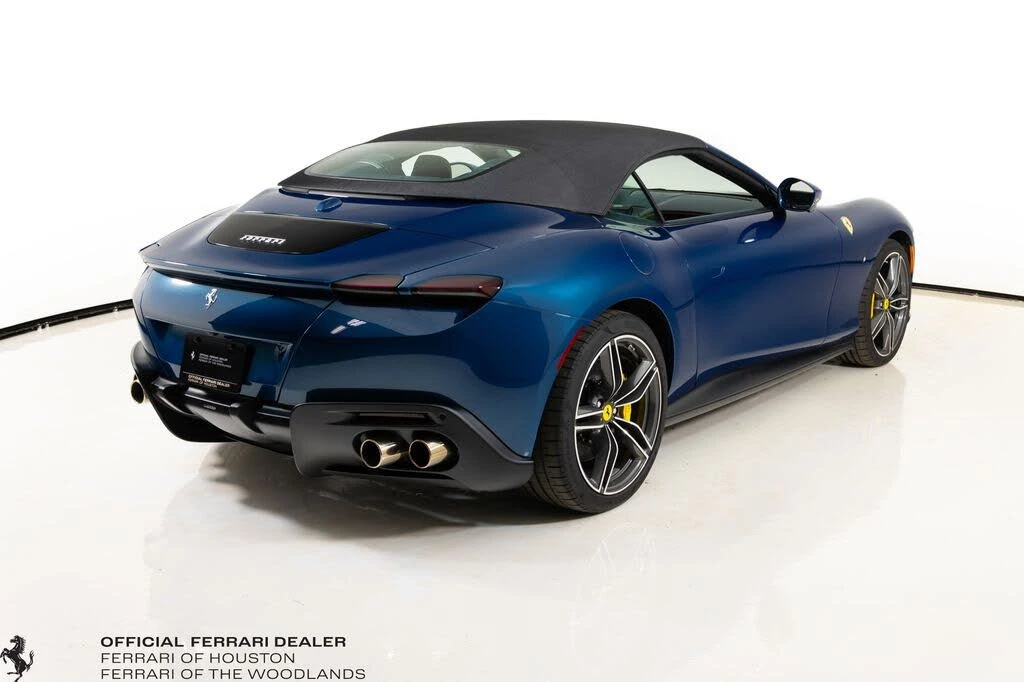2025 Ferrari Roma Spider - Image 28 of 31