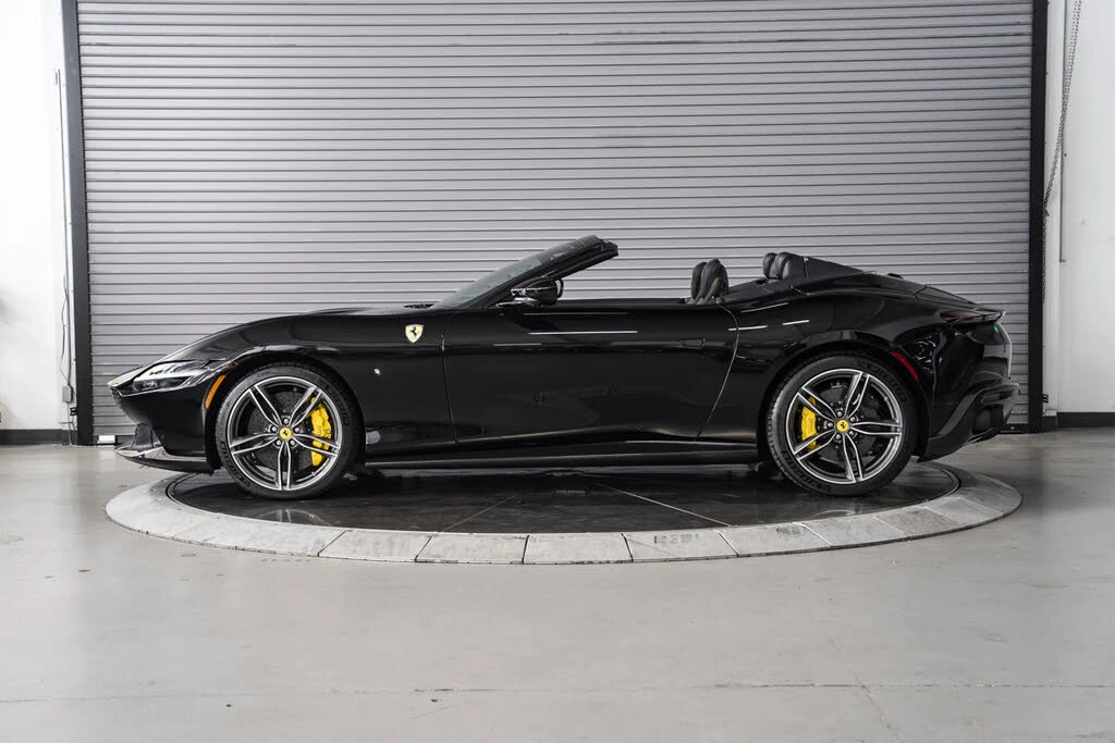 2025 Ferrari Roma Spider - Image 2 of 31
