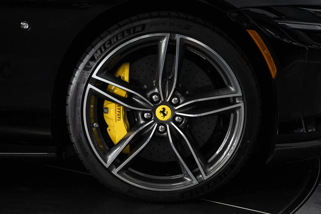 2025 Ferrari Roma Spider - Image 19 of 31