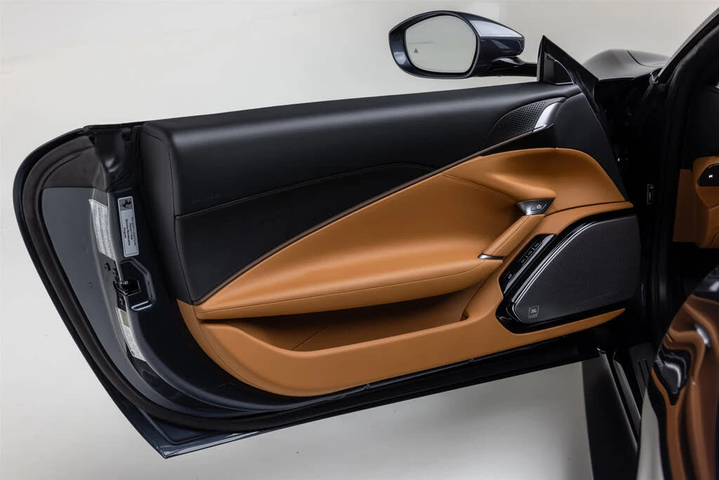 2025 Ferrari Roma Spider - Image 27 of 31